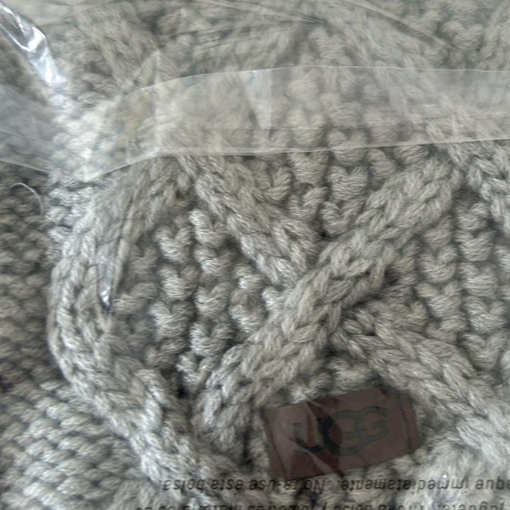 UGG Cable Knit Dog Sweater - Picture 4 of 5